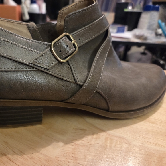 Life Stride Velocity 30 Women’s Buckle Accent Almond Toe Block Heel Bootie - Picture 7 of 15